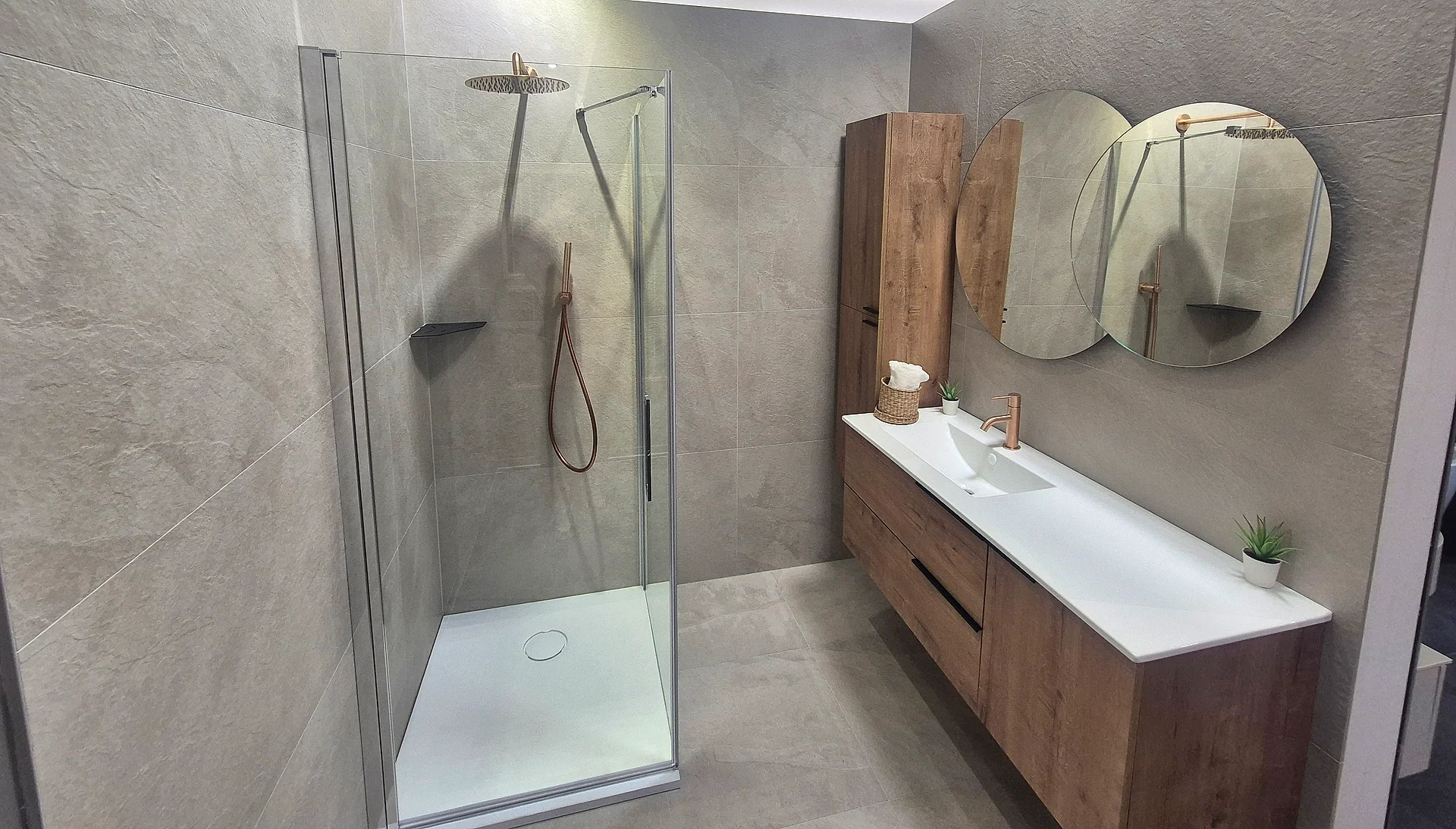Salle de bain témoin — showroom Céramique+ Geudertheim